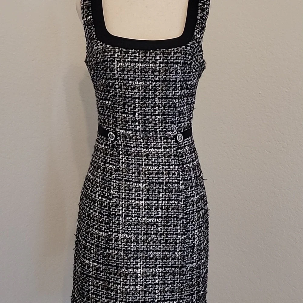 Guess Black and White Mini Dress with Chic Appeal - Picture 6 of 10